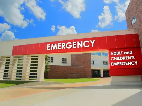 Outside view of the AdventHealth Tampa emergency room.