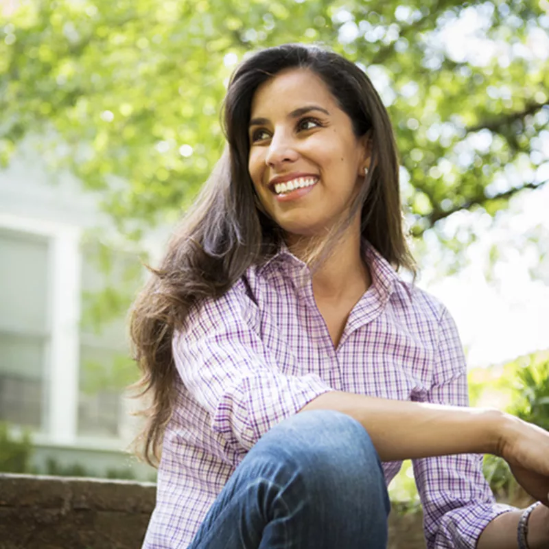 woman-seating-smiling