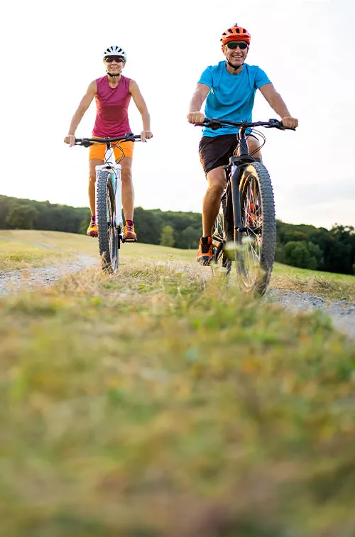 couple-riding-bikes